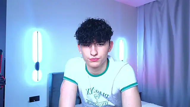 Snapshot of AmondCor chatting on 10/07/25, 02:12 AmondCor online show from 10/07/25, 02:12