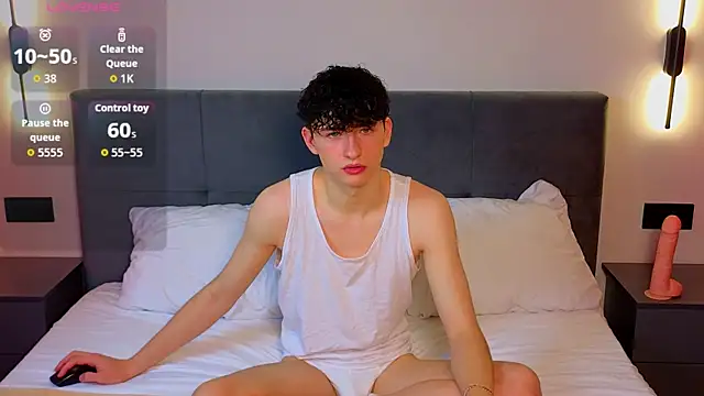 Snapshot of AmondCor chatting on 10/10/25, 12:11 AmondCor online show from 10/10/25, 12:11