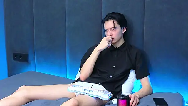 Snapshot of AmondCor chatting on 02/25/25, 12:49 AmondCor online show from 02/25/25, 12:49