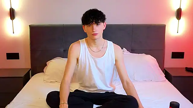 Snapshot of AmondCor chatting on 09/24/25, 01:06 AmondCor online show from 09/24/25, 01:06