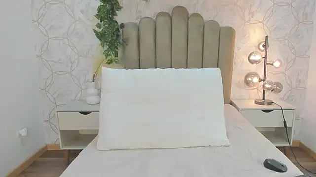 Roma  love online show from 11/14/25, 01:37