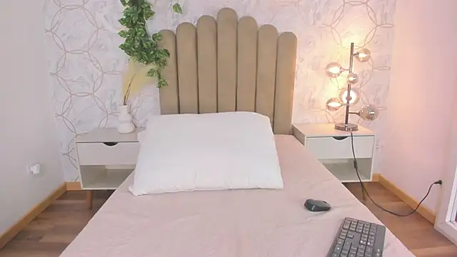 Roma  love online show from 11/30/25, 12:06