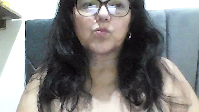 kassandra02 online show from 10/26/25, 03:07