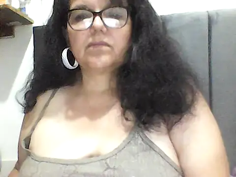 Snapshot of kassandra02 chatting on 09/10/25, 02:54 kassandra02 online show from 09/10/25, 02:54