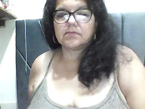 Snapshot of kassandra02 chatting on 10/02/25, 02:42 kassandra02 online show from 10/02/25, 02:42