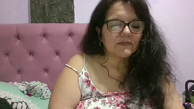 Snapshot of kassandra02 chatting on 06/05/26, 03:33 kassandra02 online show from 06/05/26, 03:33