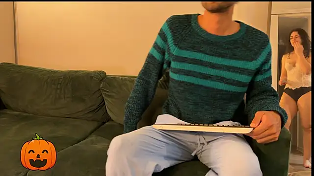 Redfloweer1 online show from 10/31/25, 11:33