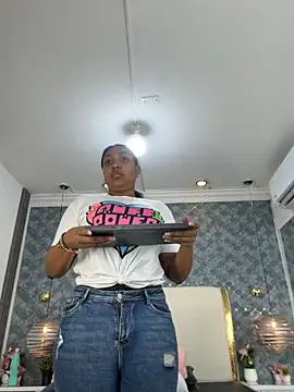 NaiomyLanes online show from 04/10/26, 11:39