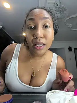 NaiomyLanes online show from 03/10/26, 11:47