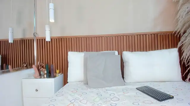 emmy lander online show from 11/05/25, 07:28