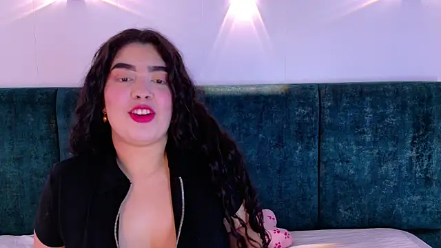 Snapshot of AgathaLynx chatting on 10/27/25, 10:38 AgathaLynx online show from 10/27/25, 10:38