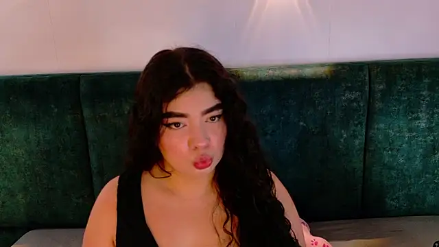 Snapshot of AgathaLynx chatting on 11/27/25, 10:37 AgathaLynx online show from 11/27/25, 10:37