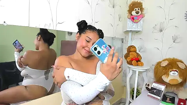 Snapshot of ariel_milk chatting on 02/08/25, 09:04 ariel milk online show from 02/08/25, 09:04