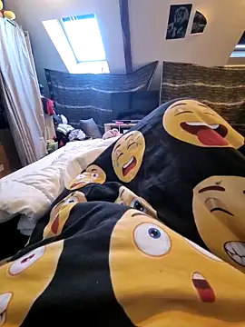 LoLa-69-X online show from 10/13/25, 08:27