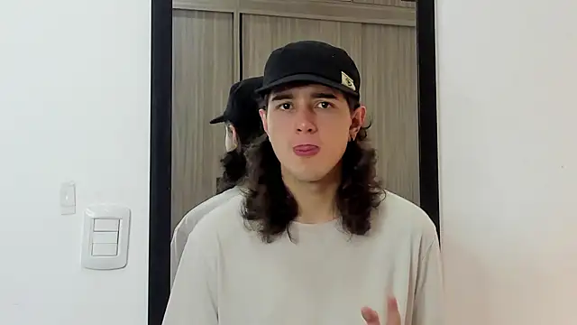 alex connorr online show from 02/03/25, 05:14