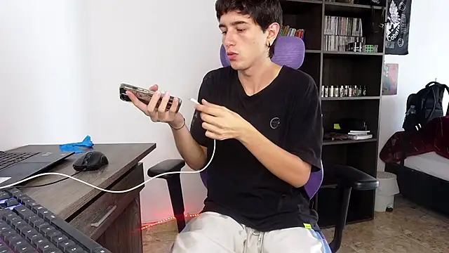 alex connorr online show from 09/27/25, 04:02