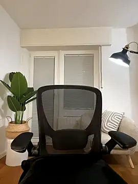 Lena Blom online show from 10/05/25, 07:48