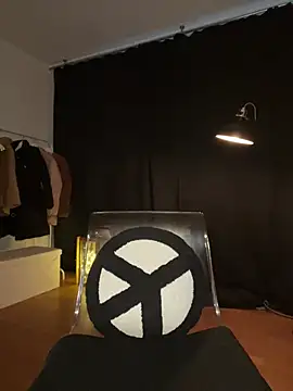 Lena Blom online show from 03/06/25, 05:33