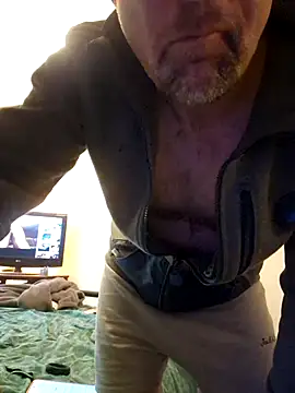 Snapshot of bibananaman chatting on 10/13/25, 10:39 bibananaman online show from 10/13/25, 10:39