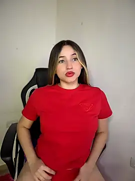 Snapshot of Sophie_spencer1 chatting on 04/24/26, 04:25 Sophie spencer1 online show from 04/24/26, 04:25