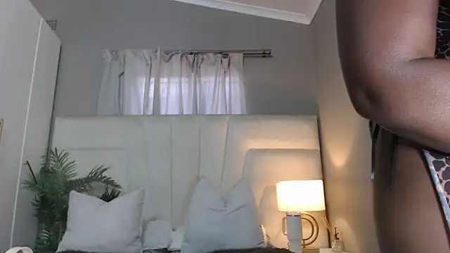 naughtyblackdolie online show from 04/04/26, 09:27