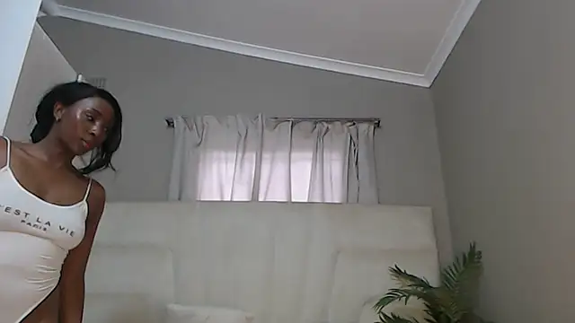 naughtyblackdolie online show from 02/19/25, 08:22