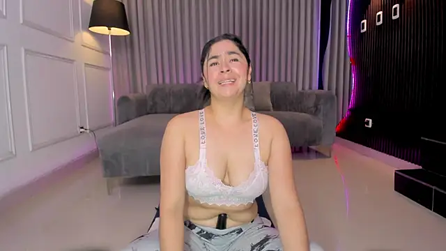 Snapshot of Anna_parkker_ chatting on 02/13/26, 07:47 Anna parkker online show from 02/13/26, 07:47