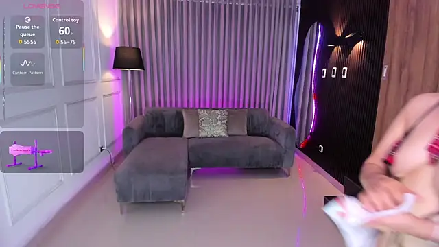 Snapshot of Anna_parkker_ chatting on 12/22/25, 07:36 Anna parkker online show from 12/22/25, 07:36