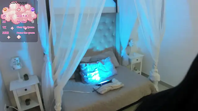 Snapshot of Hanna__Becker_ chatting on 10/19/25, 03:31 Hanna Becker online show from 10/19/25, 03:31
