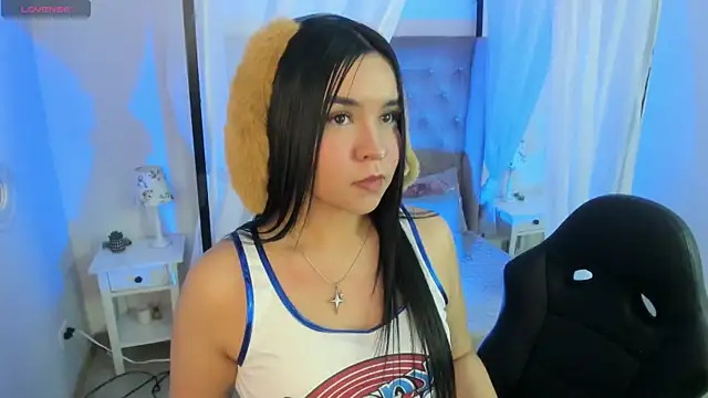 Hanna  Becker  online show from 12/15/25, 03:34