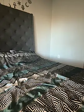 Snapshot of juicyyy323 chatting on 12/17/25, 11:21 juicyyy323 online show from 12/17/25, 11:21