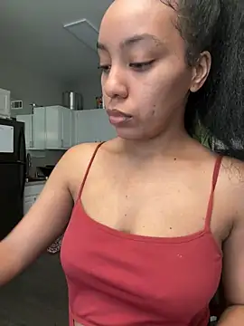 Snapshot of juicyyy323 chatting on 12/19/24, 10:32 juicyyy323 online show from 12/19/24, 10:32