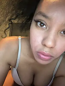 Snapshot of juicyyy323 chatting on 01/08/25, 01:53 juicyyy323 online show from 01/08/25, 01:53