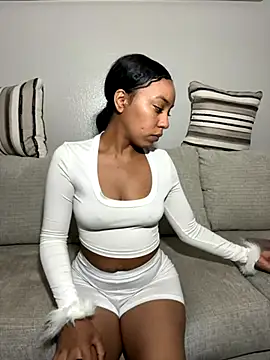 Snapshot of juicyyy323 chatting on 11/07/25, 01:59 juicyyy323 online show from 11/07/25, 01:59