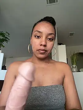 Snapshot of juicyyy323 chatting on 10/07/25, 10:44 juicyyy323 online show from 10/07/25, 10:44