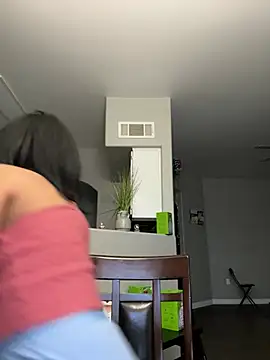 Snapshot of juicyyy323 chatting on 12/21/24, 07:16 juicyyy323 online show from 12/21/24, 07:16