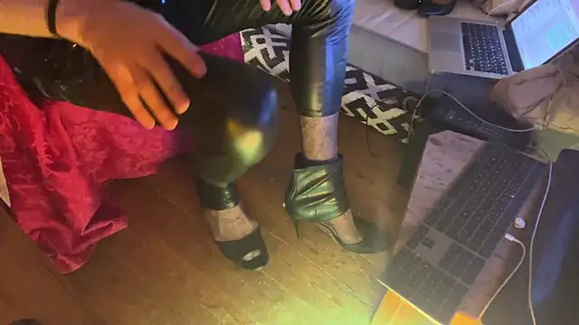 alexheels boots online show from 10/26/25, 12:55