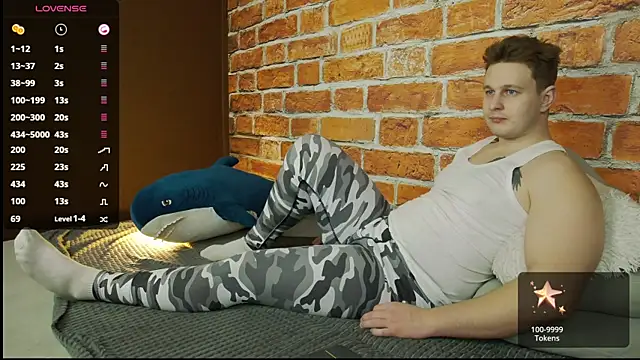 Snapshot of charlie_smiley chatting on 12/14/25, 10:21 charlie smiley online show from 12/14/25, 10:21