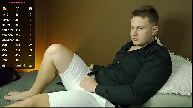 Snapshot of charlie_smiley chatting on 09/28/25, 01:01 charlie smiley online show from 09/28/25, 01:01