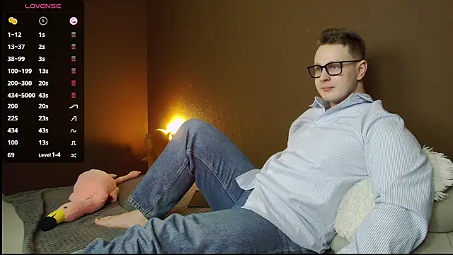 Snapshot of charlie_smiley chatting on 11/25/25, 02:45 charlie smiley online show from 11/25/25, 02:45