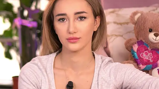 Snapshot of EmilyRaymont chatting on 09/15/25, 05:08 EmilyRaymont online show from 09/15/25, 05:08