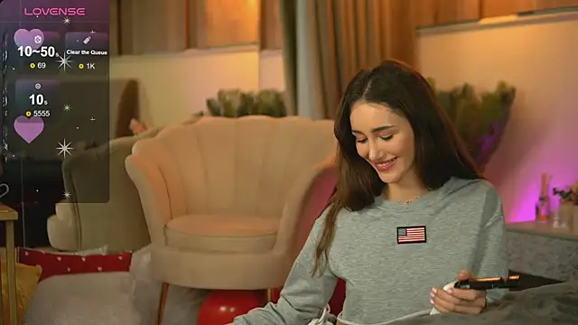 Snapshot of EmilyRaymont chatting on 03/11/25, 05:02 EmilyRaymont online show from 03/11/25, 05:02