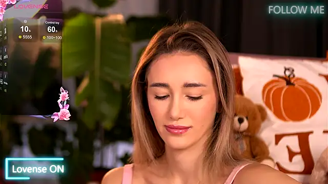 Snapshot of EmilyRaymont chatting on 11/03/25, 05:23 EmilyRaymont online show from 11/03/25, 05:23