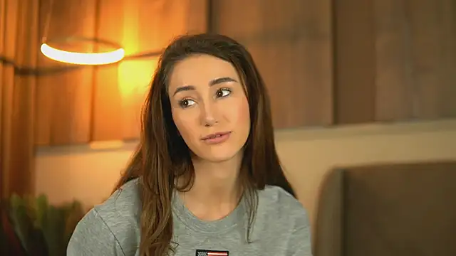 Snapshot of EmilyRaymont chatting on 03/06/25, 09:53 EmilyRaymont online show from 03/06/25, 09:53