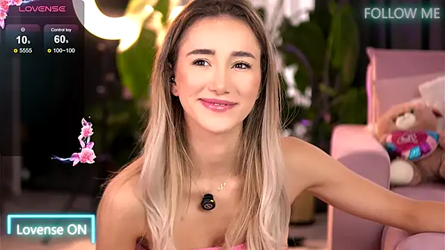 Snapshot of EmilyRaymont chatting on 09/27/25, 06:08 EmilyRaymont online show from 09/27/25, 06:08