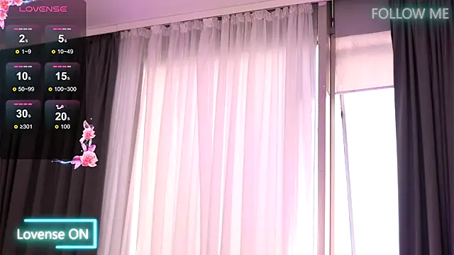 Snapshot of EmilyRaymont chatting on 09/14/25, 04:46 EmilyRaymont online show from 09/14/25, 04:46