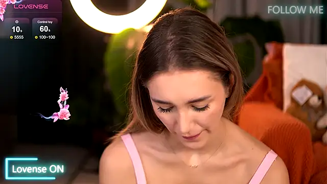 Snapshot of EmilyRaymont chatting on 11/09/25, 04:05 EmilyRaymont online show from 11/09/25, 04:05