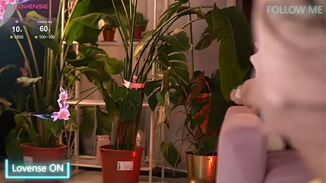 Snapshot of EmilyRaymont chatting on 12/05/25, 04:33 EmilyRaymont online show from 12/05/25, 04:33