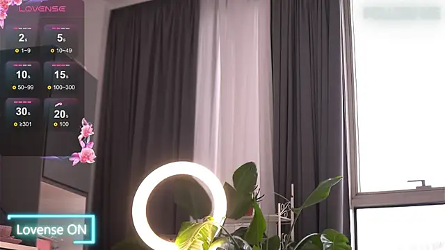 Snapshot of EmilyRaymont chatting on 10/04/25, 06:15 EmilyRaymont online show from 10/04/25, 06:15