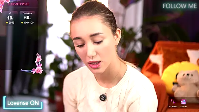 Snapshot of EmilyRaymont chatting on 11/23/25, 08:02 EmilyRaymont online show from 11/23/25, 08:02